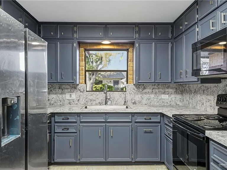 413 Toronto Ave — Photo 8