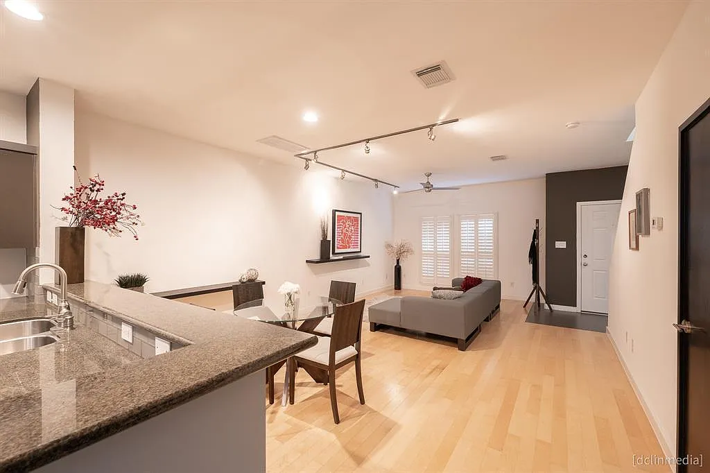 2 bed, 1.5 bath, 1274 sqft, $2,150 — Photo 2