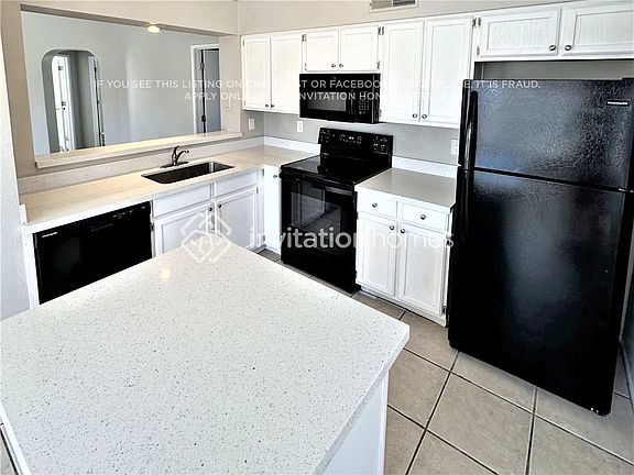 5th image of 2222 W Beaubien Dr