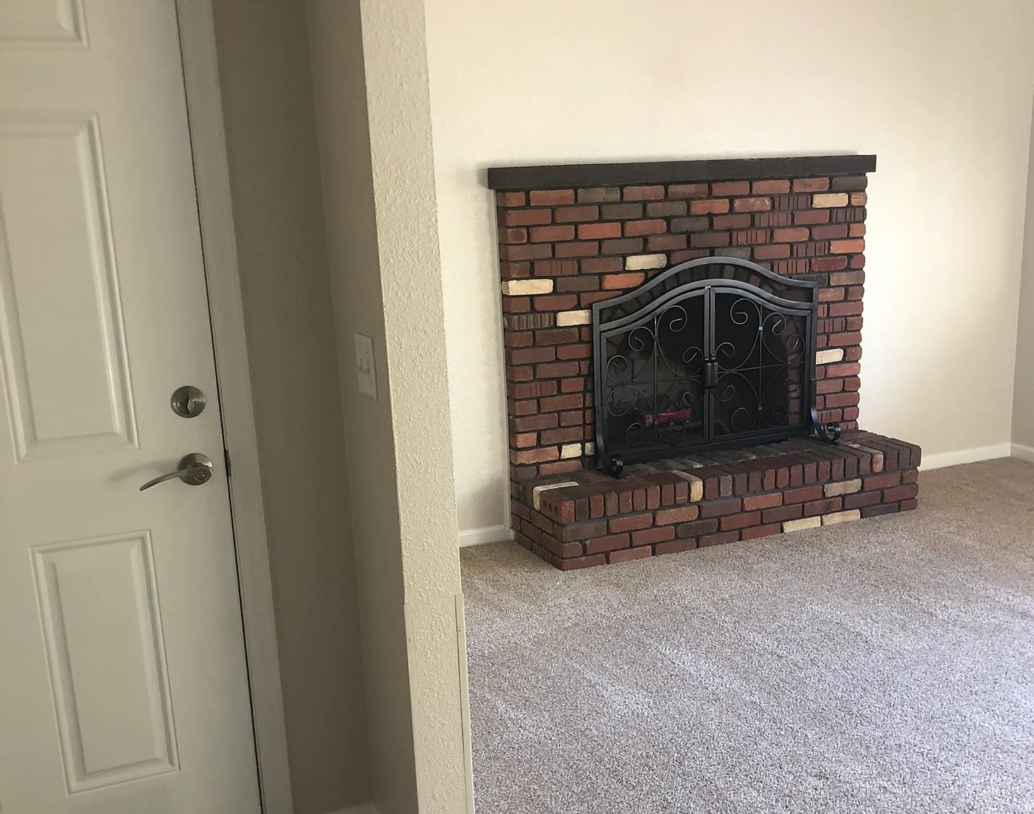 3 bed, 1202 sqft, $2,450 — Photo 4