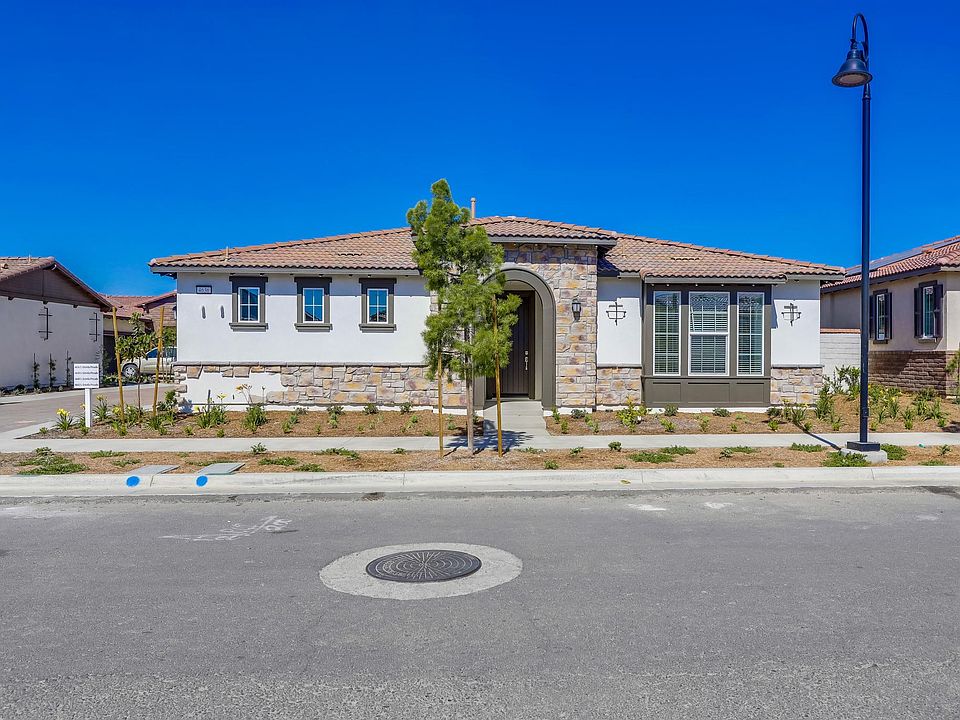 1st image of 4636 Estrella Dr