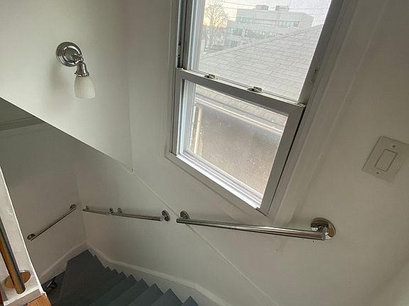 5th image of 411 Ward Ave