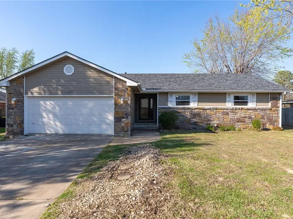 1105 E Linden St, Rogers, AR 72756