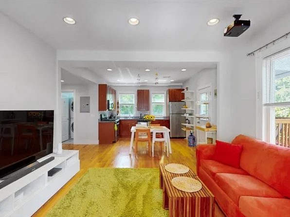 33 Plainfield St #2, Jamaica Plain, MA 02130