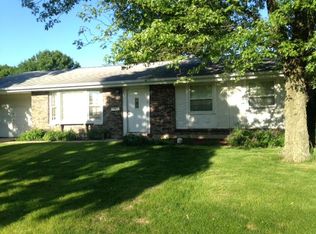 33 S Braintree Dr, Schaumburg, IL 60193