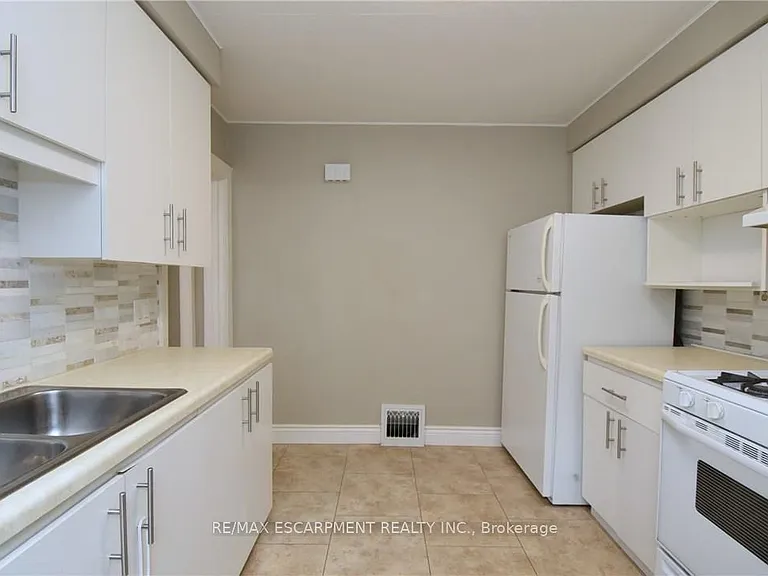 278 Huxley Ave S — Photo 11