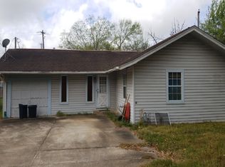 600 West St, Clute, TX 77531