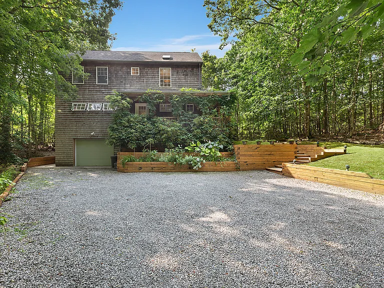 25 Old Sag Harbor Rd — Photo 3