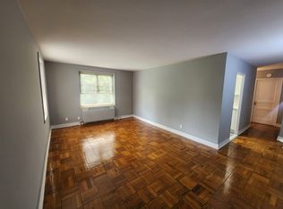 192-65 71st Cres #B3, Fresh Meadows, NY 11365