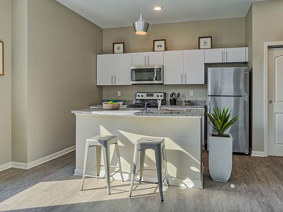 3rd image of 100 Forest Ave #3-986713