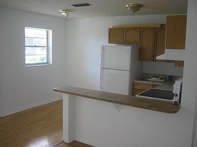 5th image of 426 Lakeside Dr APT 245