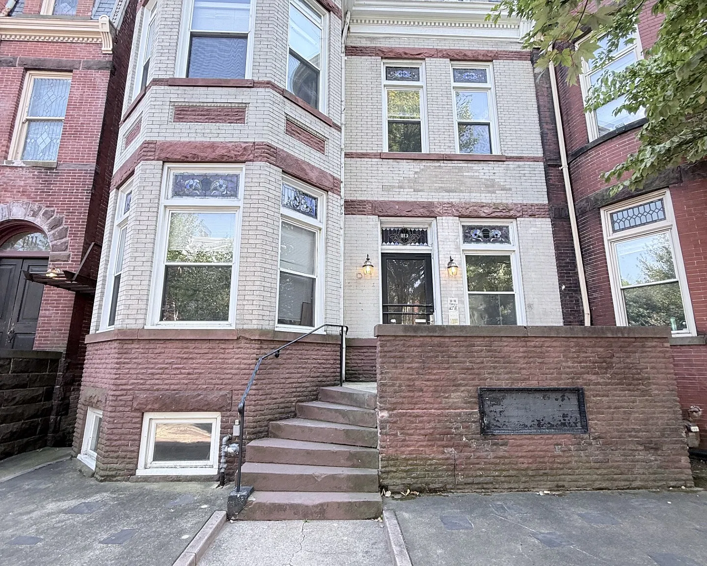 3 bed, $1,600 — Photo 1