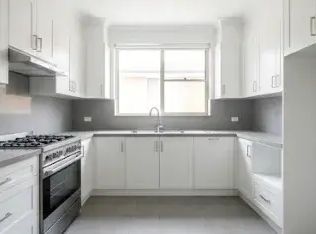 8 Asbury Pl, Houston, TX 77007