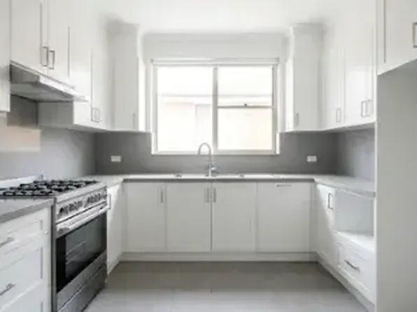 8 Asbury Pl, Houston, TX 77007