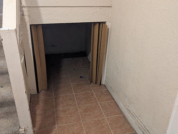 5th image of 2700 W Albion Ave
