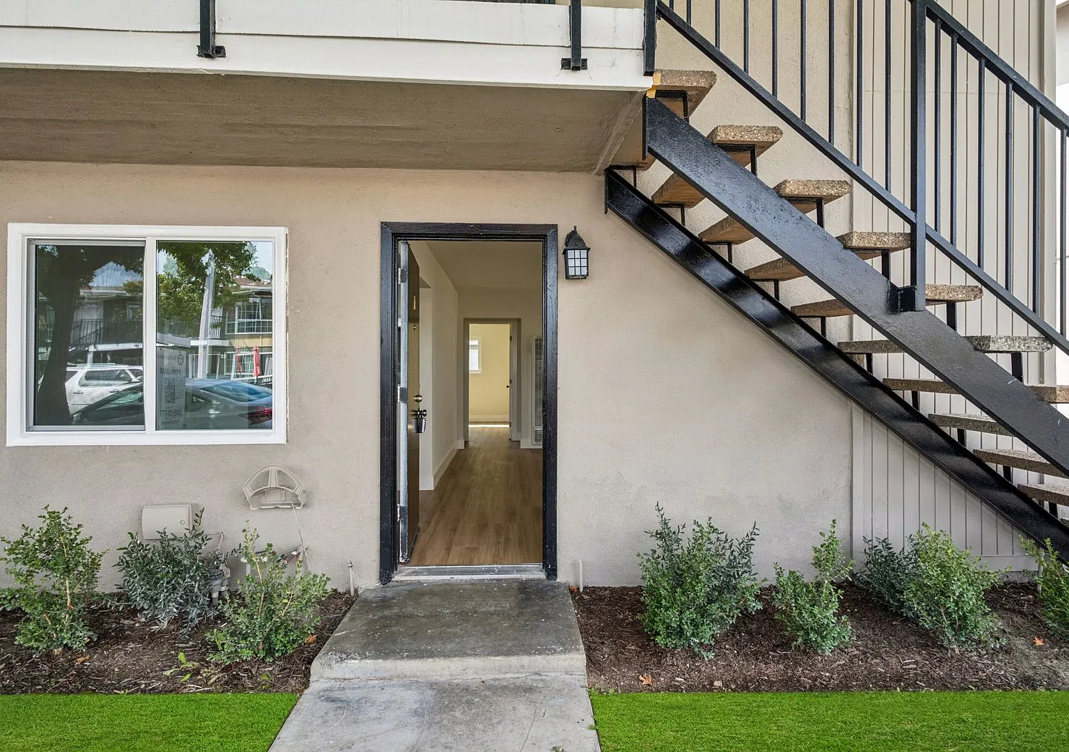 Bland-121 E. Bay Street — Photo 2