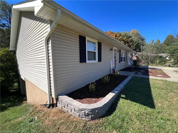 180 Green Valley St, Wilkesboro, NC 28659