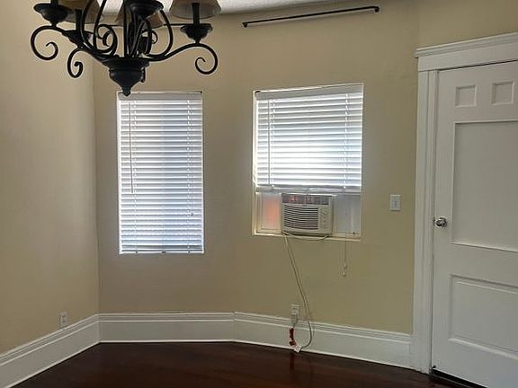 5th image of 428 Cypress Ave
