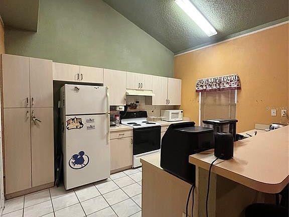 5th image of 306 AYLESBURY COURT