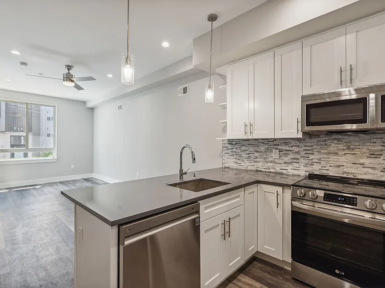 1609 Ogden St — Photo 25