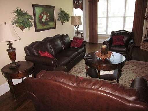 4th image of 2914 Loch Lomond Dr