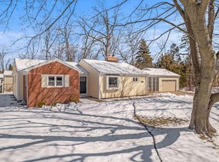 7420 N Bell Rd, Fox Pt, WI 53217