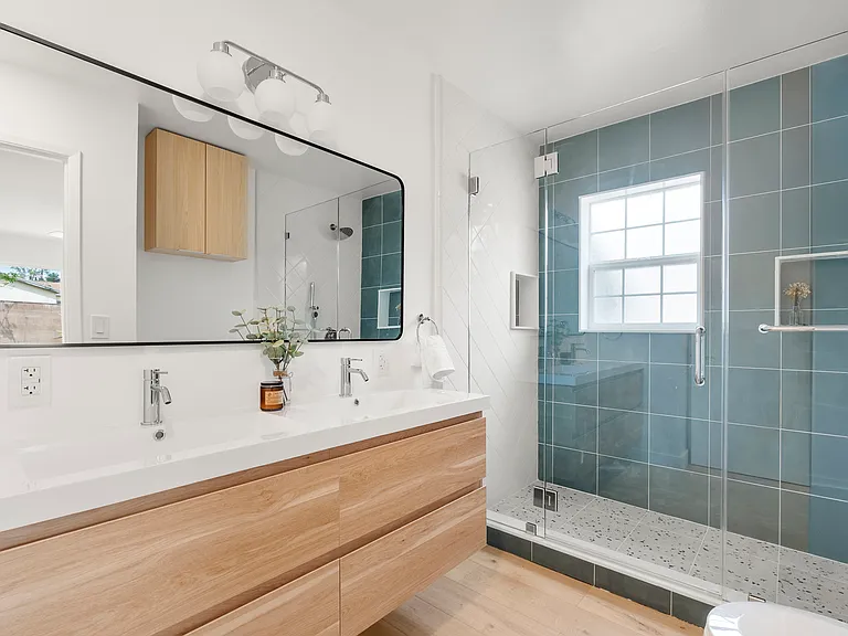 21731 Bryant St — Photo 11