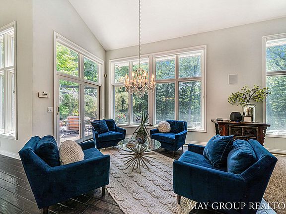 4th image of 4637 Dunrobin Dr NE