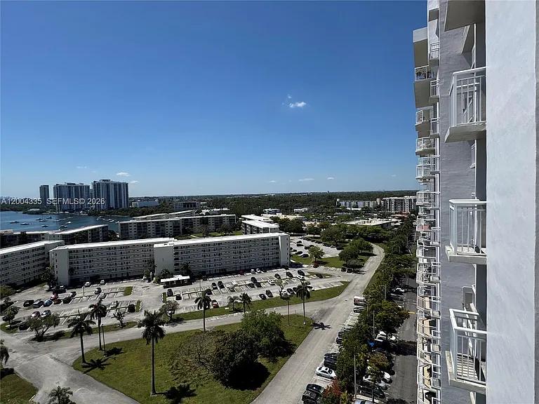 18041 Biscayne Blvd #1603 — Photo 34