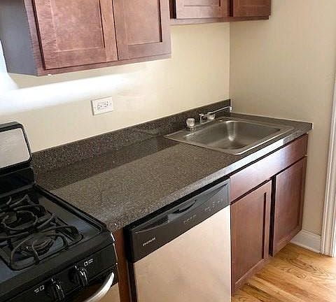 3rd image of 622 W Cornelia Ave #E3