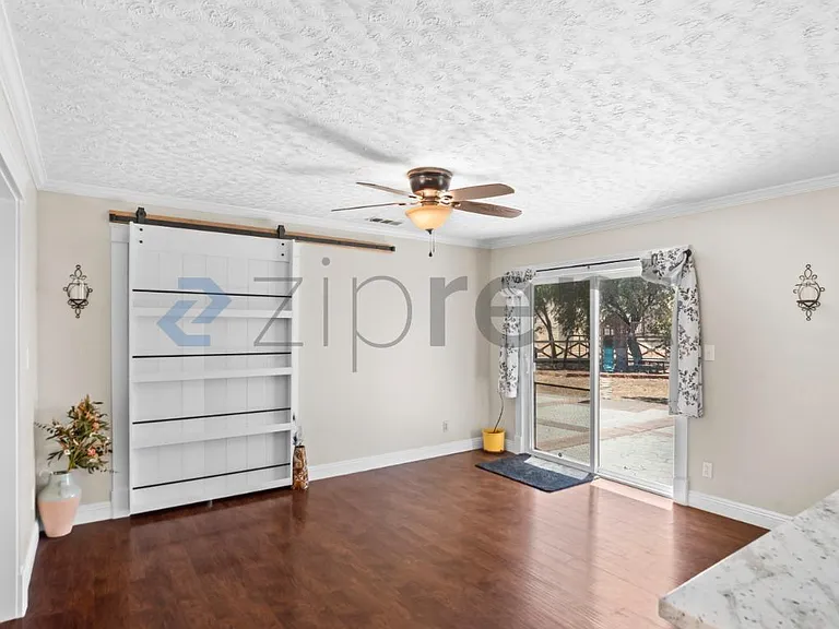 3966 Dyer Rd — Photo 15