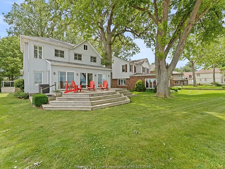 12746 Riverside Dr E — Photo 32
