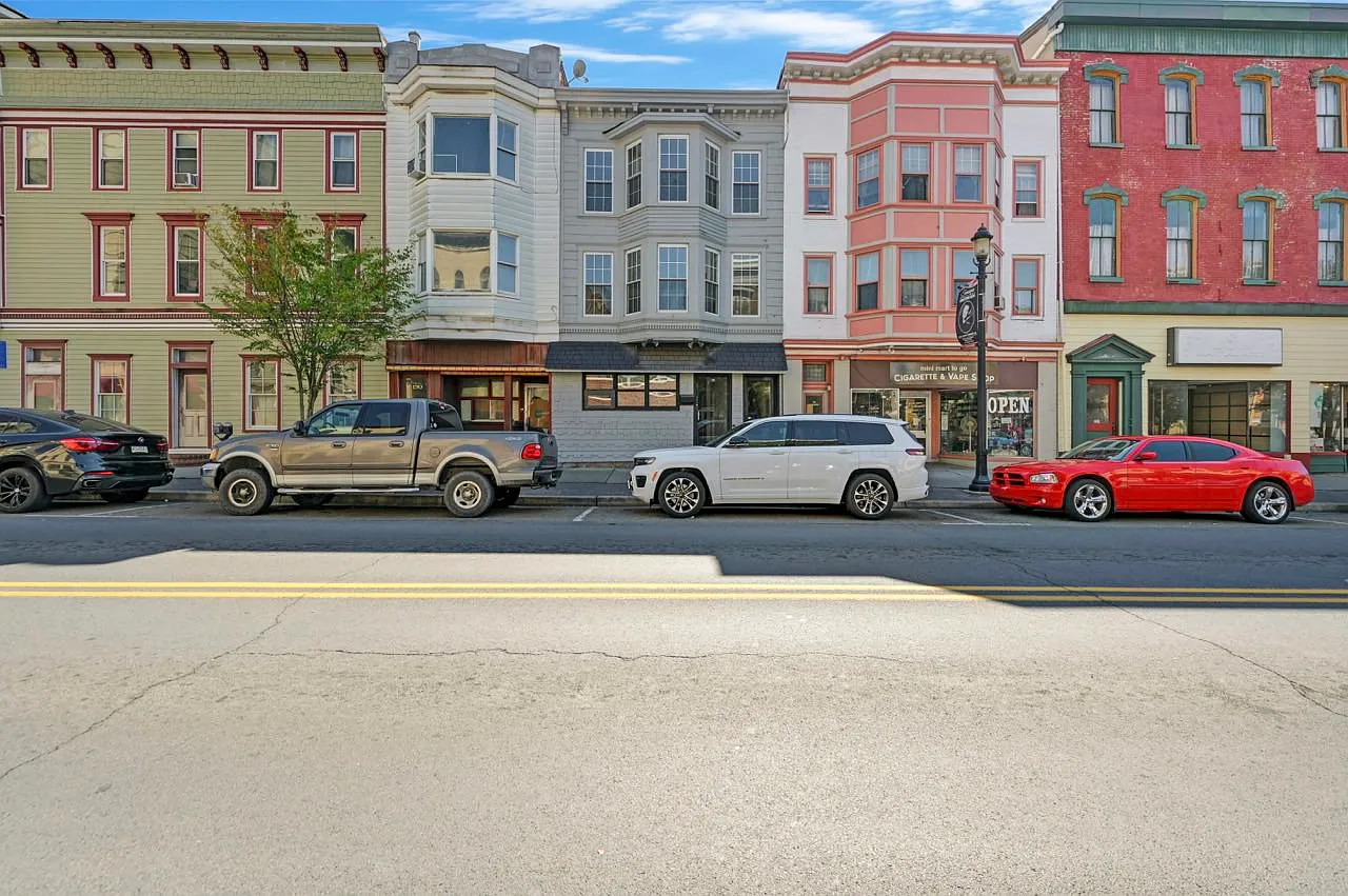 128 E Broad St — Photo 4
