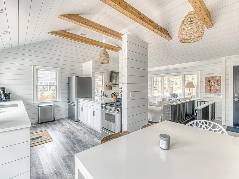 Laurel Ln — Photo 23