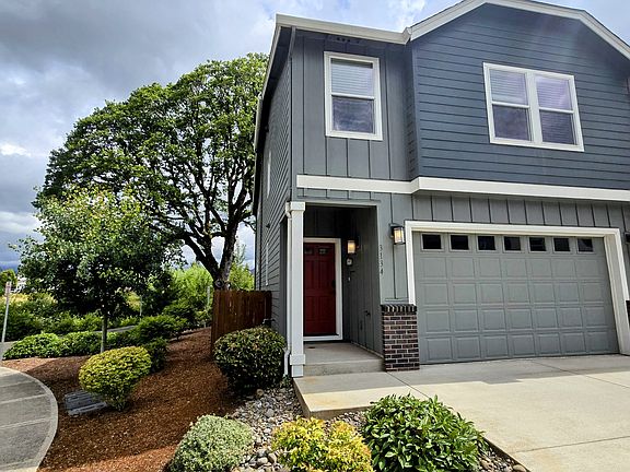 Large end townhome with beautiful views of sunsets.