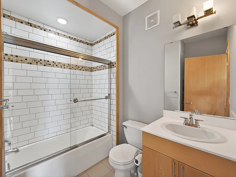 9 W Franklin Ave #306 — Photo 31