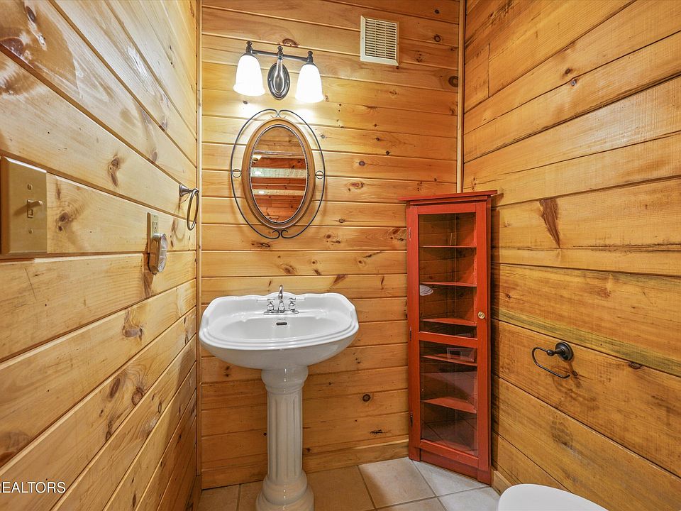 31st image of 610 Towee Falls Rd