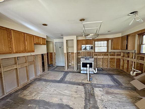 5th image of 622 Brink Hill Road