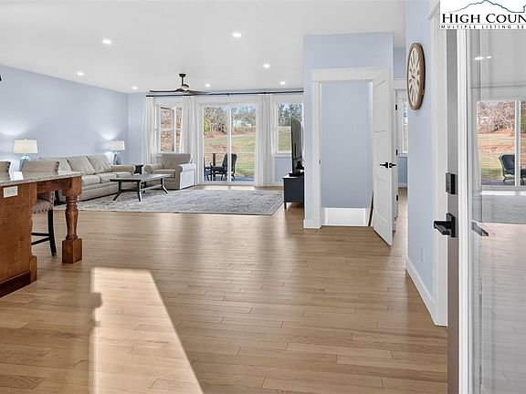 3rd image of 399 Crestview Mountain Drive