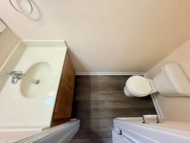 3332 Kenmont Ln #E — Photo 14