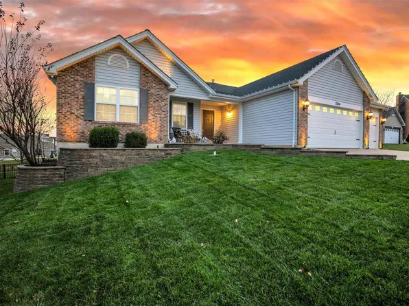 2244 Silver Lake Estates Dr, Pacific, MO 63069