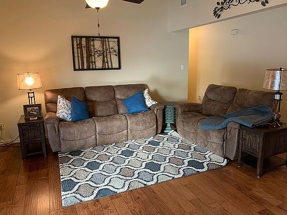 2nd image of 912 E Norristown Cir