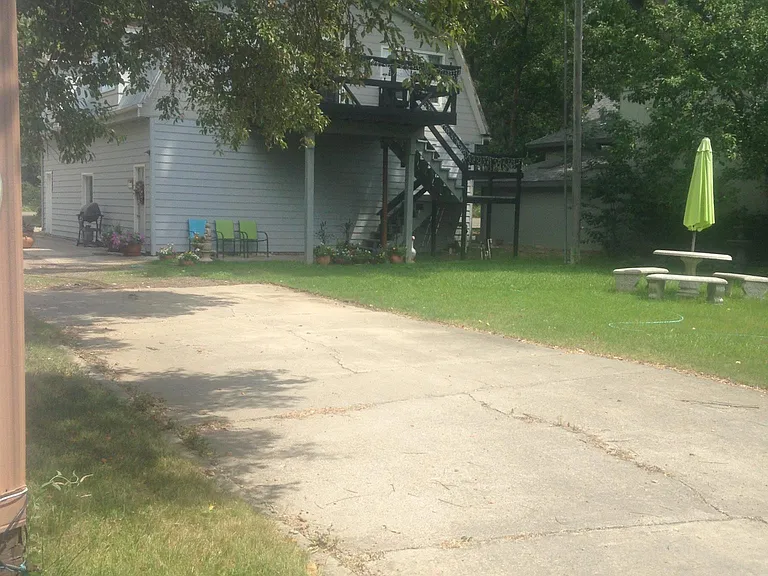 Lower River Rd — Photo 9