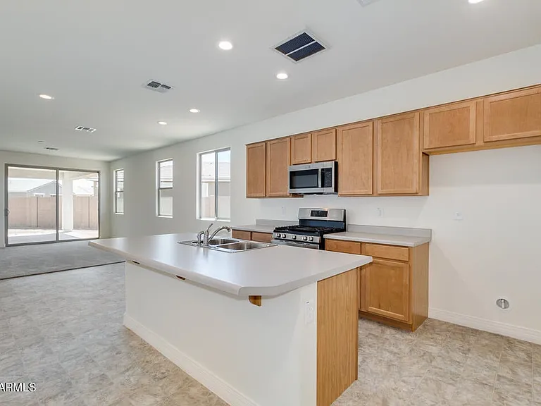 1674 N Hester Trl — Photo 4