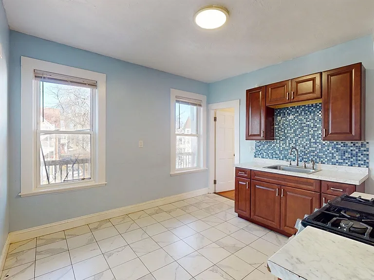 19 Nightingale St #3 — Photo 2