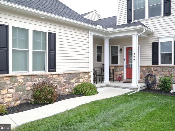 372 English Ivy Dr, Lititz, PA 17543