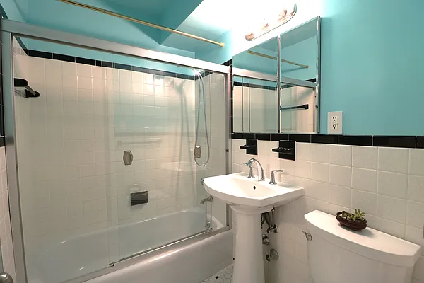 Rented by Akam Sales and Brokerage | media 5