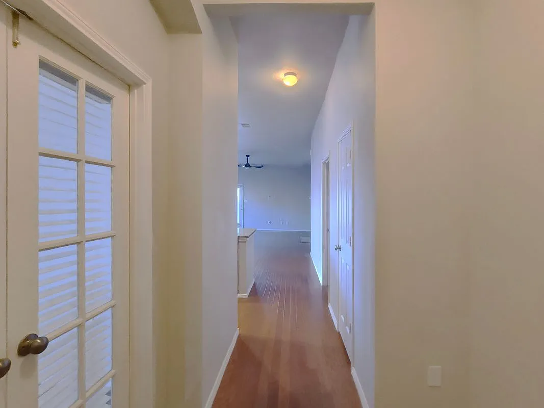 4 bed, 2.0 bath, 2024 sqft, $2,295 — Photo 4