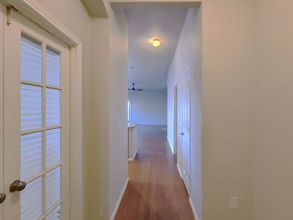 4th image of 824 Lake Grove Dr