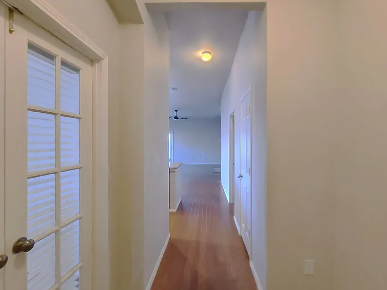 824 Lake Grove Dr — Photo 4